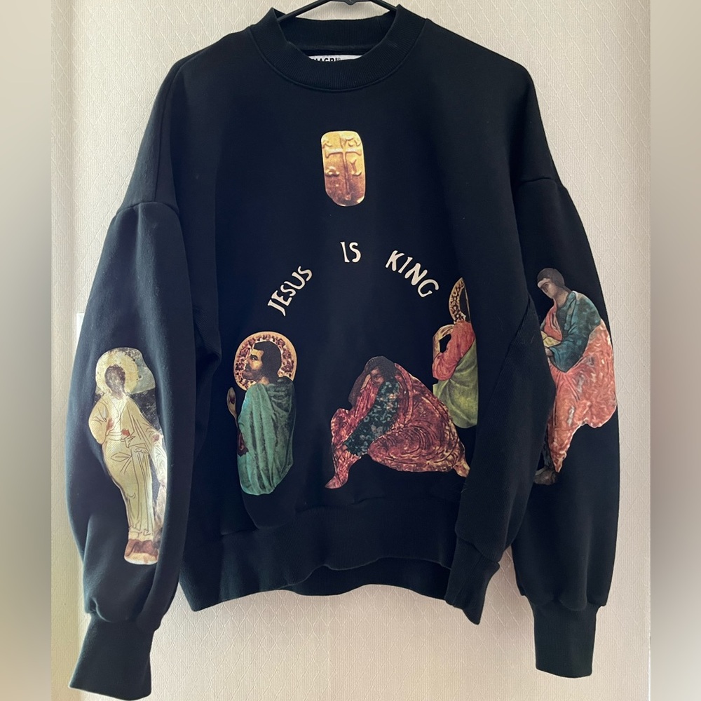 Jesus is King Crew Neck
